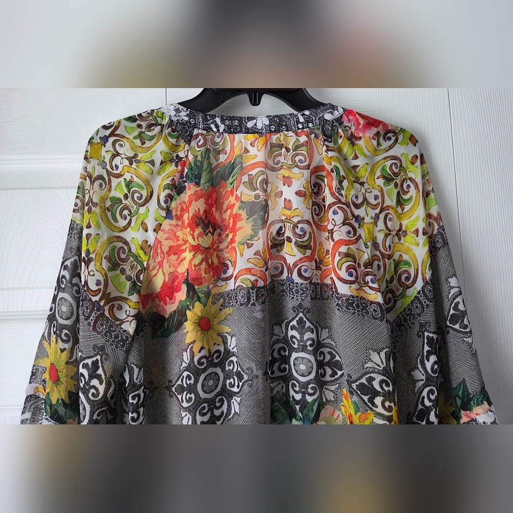 Fig and Flower Multicolor Floral Top Size S. Excellent condition. - Picture 8 of 11